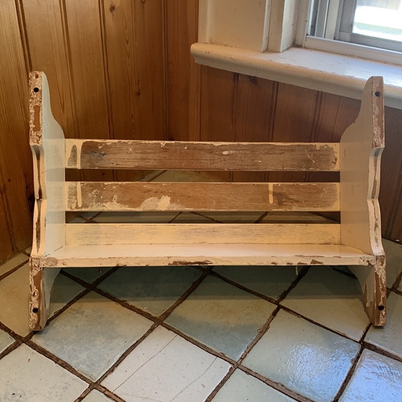Vintage painted wooden rustic cupboard shelf. - Picture 3 of 12